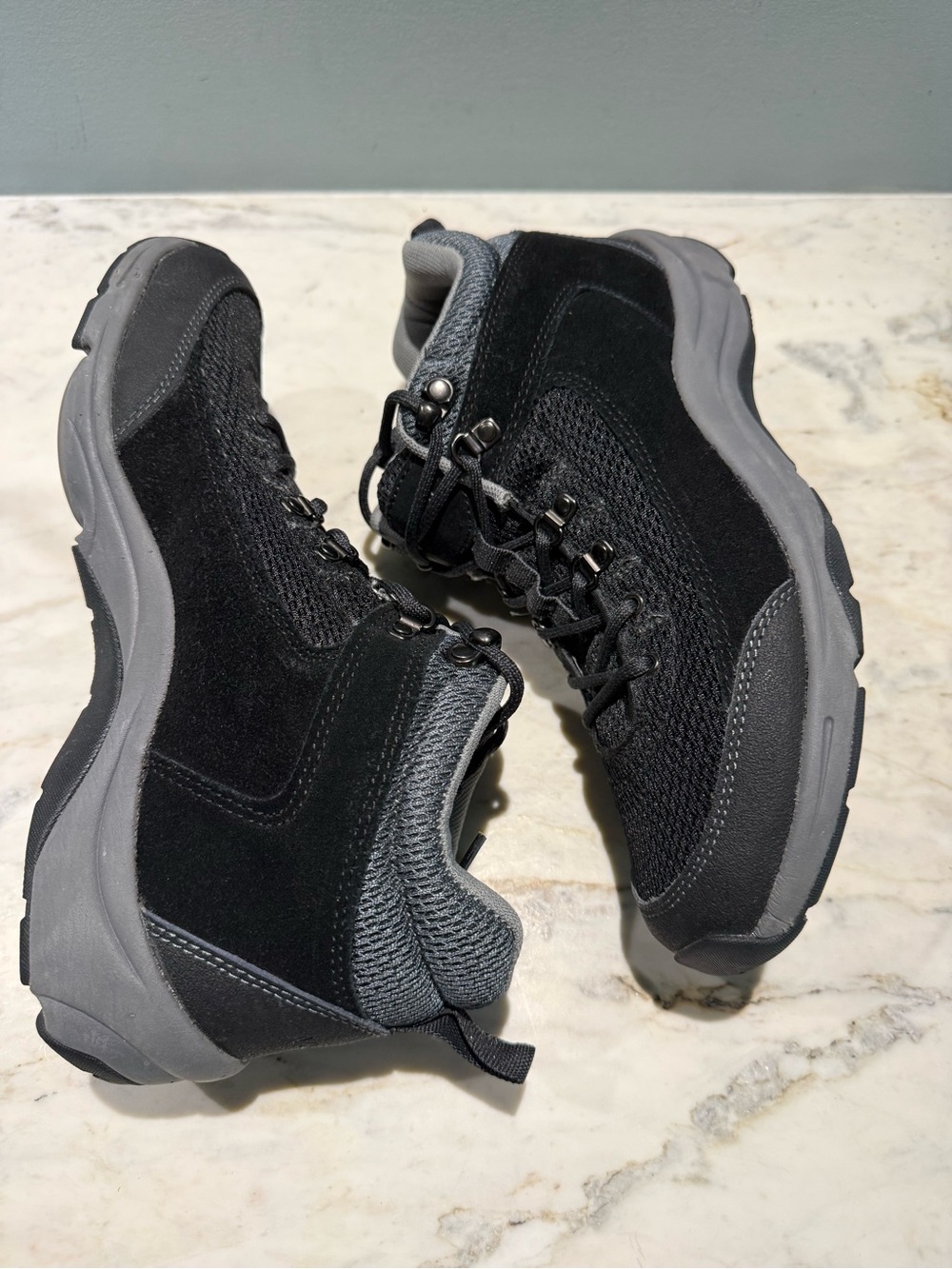 Vionic Cypress Trail Walker Water Resistant Black Suede Hiking Sneaker, suze 9.5 - Picture 3 of 6